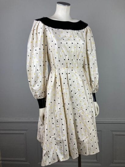 TAN GIUDICELLI

Circa 1975

Robe en soie...