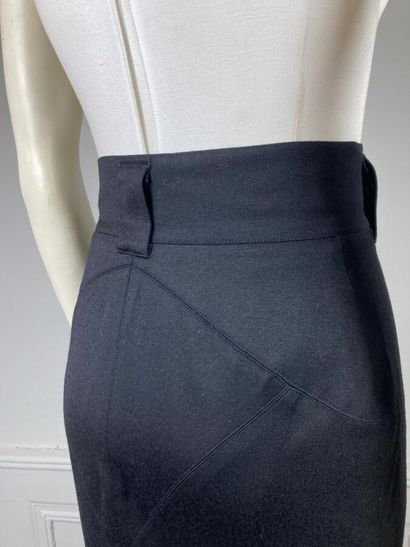 ALAIA

Jupe courte ajustée en gabardine de...