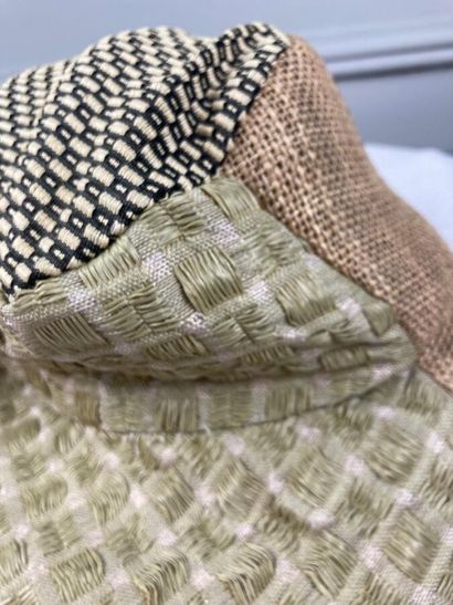 PHILIPPE MODEL

Chapeau en patchwork de paille...
