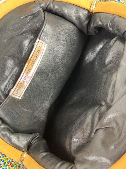 PHILIPPE MODEL

Petit sac bourse en sequins...