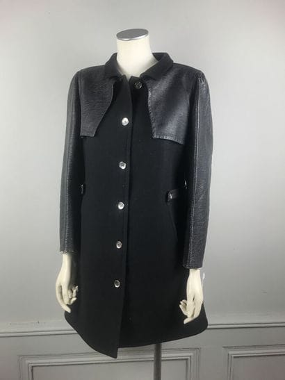 COURREGES

Manteau 7/8ème en drap de laine...