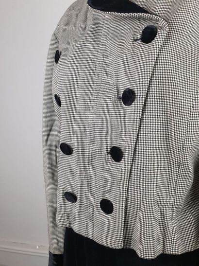 KARL LAGERFELD

Ensemble comprenant une veste...
