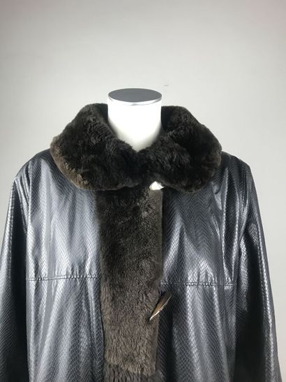 RIZAL

Parka 7/8ème réversible en castor...