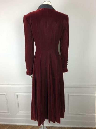 NINA RICCI 

Bolduc portant les inscriptions...