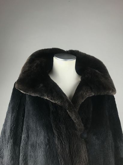 RIZAL

Parka 7/8ème réversible en castor...