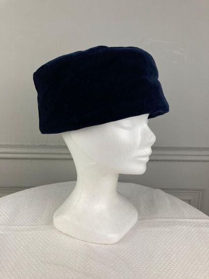 STEPHEN JONES

Navy velvet tarbouche hat...