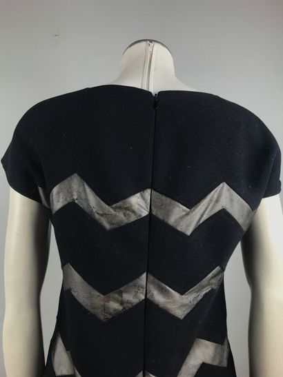 COURREGES 1995

Ensemble en crêpe de laine...
