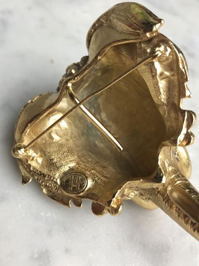 CHRISTIAN DIOR Boutique

Broche pendentif...