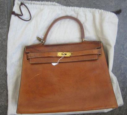 HERMES Paris

Kelly 32 bag in beige pigskin,...