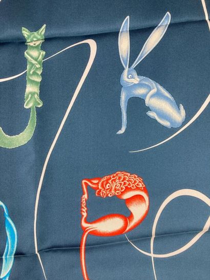 HERMES Paris

Carré en twill de soie imprimée...