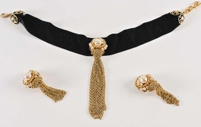 ANONYME

Demi-parure composée d'un collier...