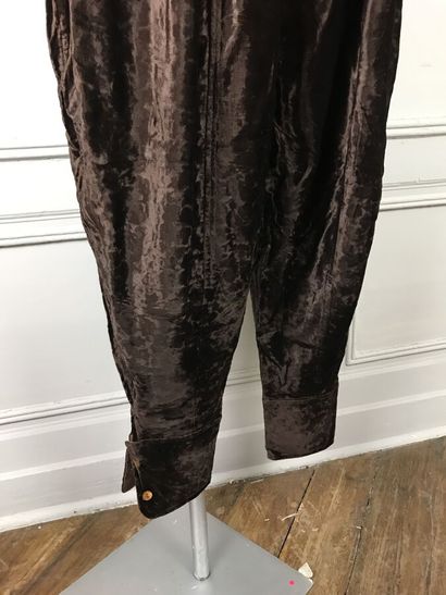 KENZO

Pantalon en velours marron à plis...