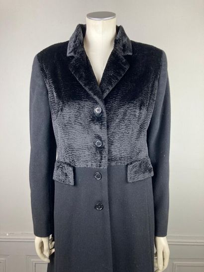 FUTURE OZBEK

Manteau 7/8 en lainage noir,...