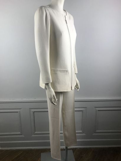 COURREGES

Ensemble gabardine de laine écrue...
