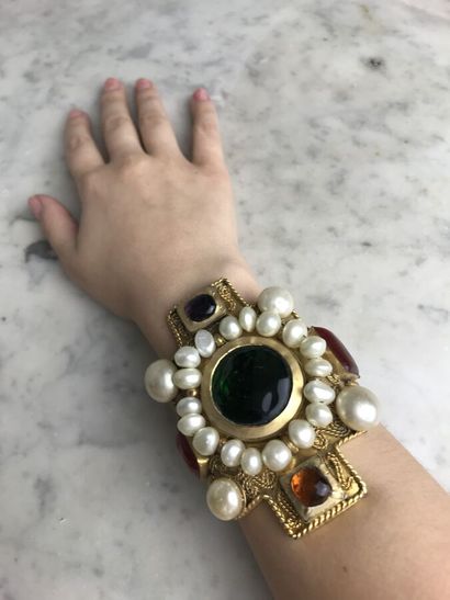 CHANEL par GRIPOIX, prototype non signé

Important...