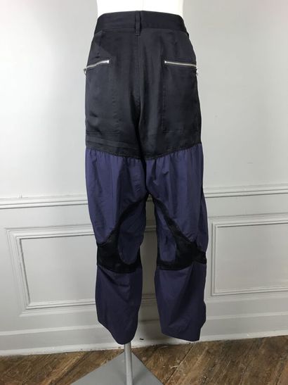 ISSEY MIYAKE n°IM56-FF035

Pantalon façon...