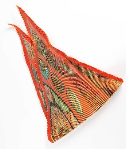 HERMES Paris.

Carré en twill de soie plissé...