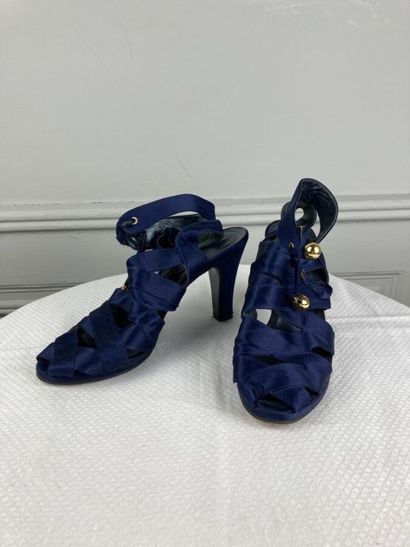 CHRISTIAN LACROIX by Sidonie Larizzi

Pair...