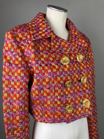 CHRISTIAN LACROIX

Veste courte en tweed...