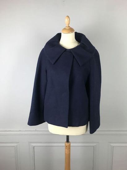 YUKI TORII

Veste en drap marine, large col...