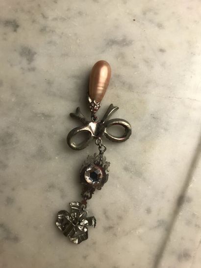 ANONYME

Lot comprenant une paire de boucles...