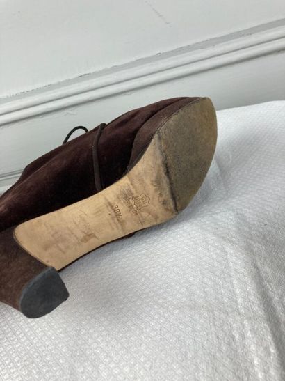 PHILIPPE MODEL

Paire de richelieu en velours...