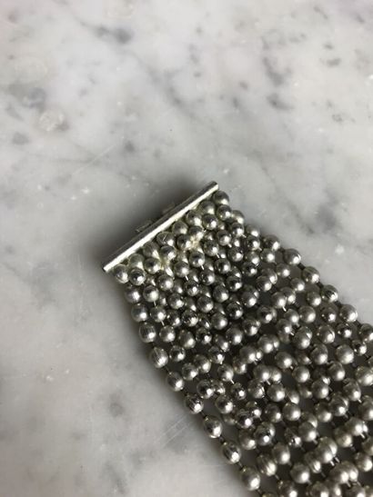 PATRICK RETIF

Bracelet à quinze rangs de...