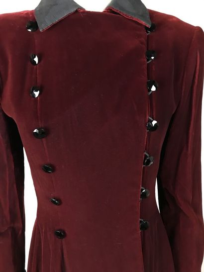 NINA RICCI 

Bolduc portant les inscriptions...