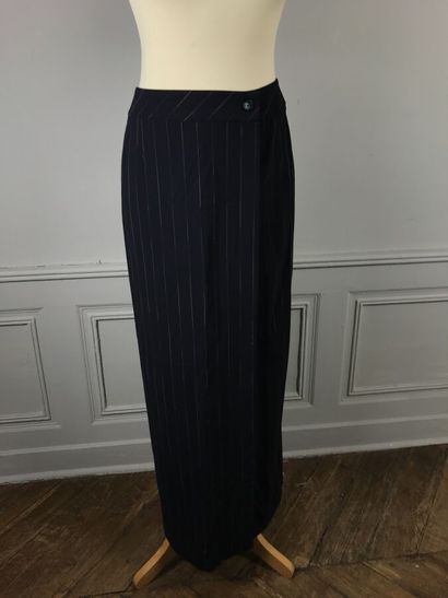 KENZO

Ensemble en crêpe marine à rayures...