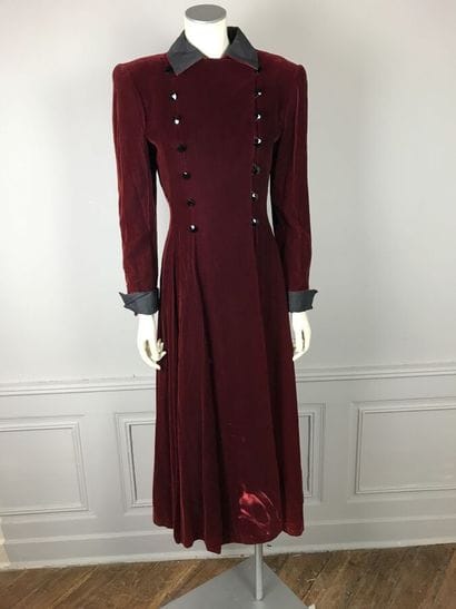 NINA RICCI 

Bolduc portant les inscriptions...