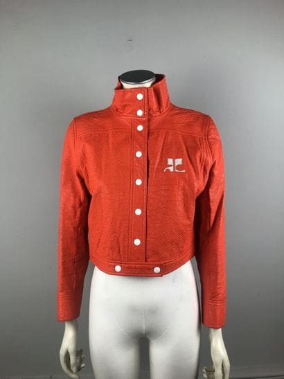 COURREGES

Blouson en vinyle froissé orange,...