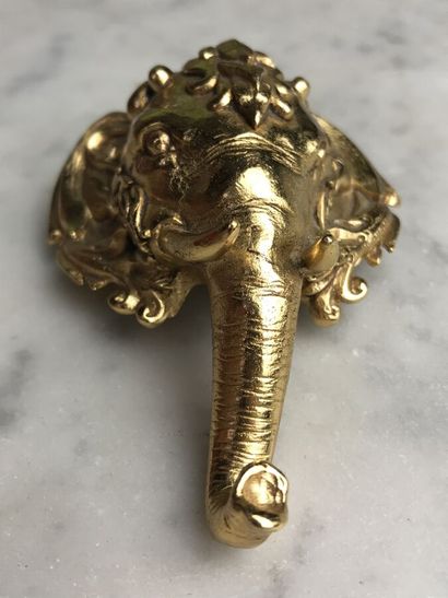 CHRISTIAN DIOR Boutique

Broche pendentif...
