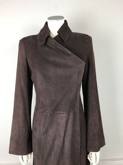 KENZO

Long manteau en cuir marron, petit...