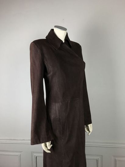 KENZO

Long manteau en cuir marron, petit...