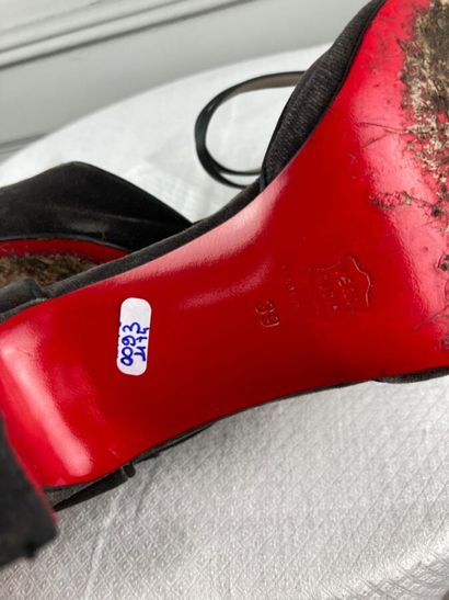 CHRISTIAN LOUBOUTIN

Paire d'escarpins en...