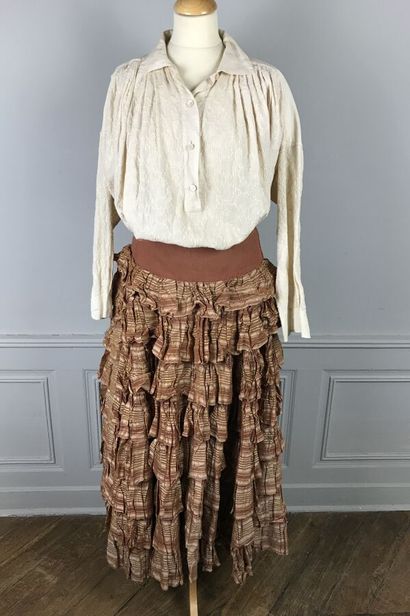 CALLAGHAN

Ensemble comprenant une blouse...