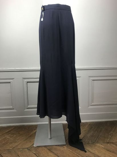 CHANEL Boutique automne 1993

Jupe longue...