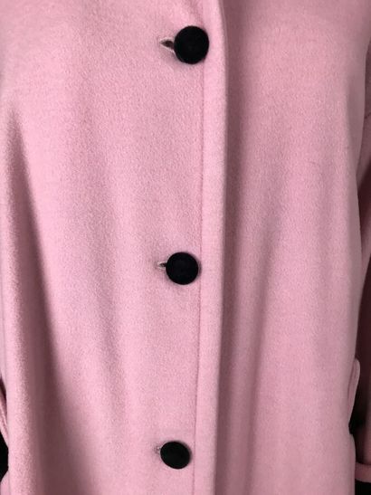CHANTAL THOMASS

Manteau long en drap rose,...