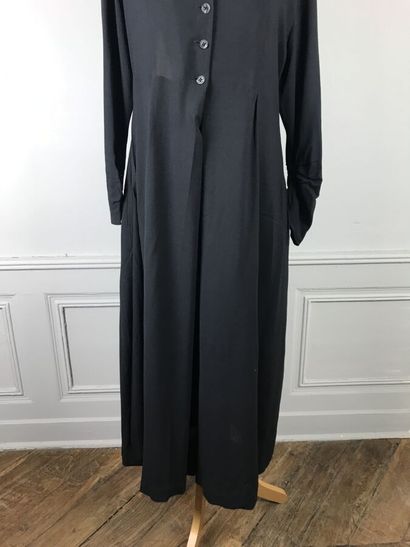 SYBILLA pour GIBO

Robe longue noire en trompe...