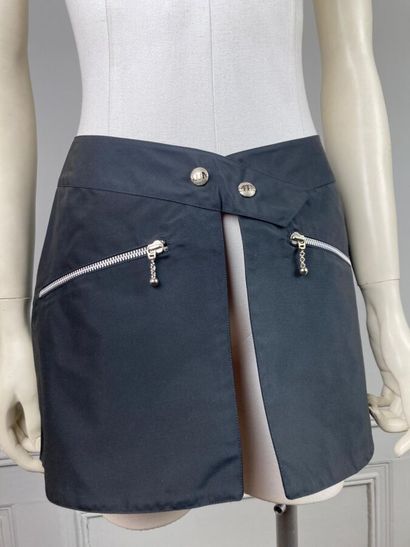 MUGLER Trademark

Circa 1990

Sur jupe en...