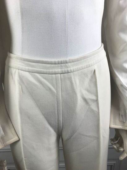 COURREGES

Ensemble gabardine de laine écrue...