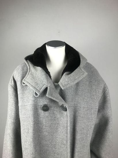 REVILLON

Caban 7/8ème en drap de laine gris...