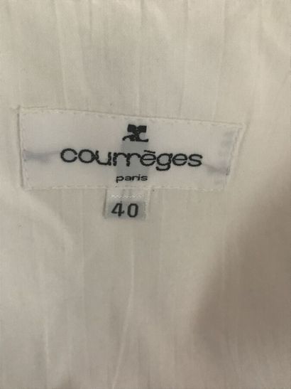 COURREGES

Ensemble en coton blanc surpiqué...