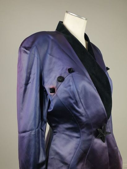 THIERRY MUGLER

Veste en soie violine à effets...