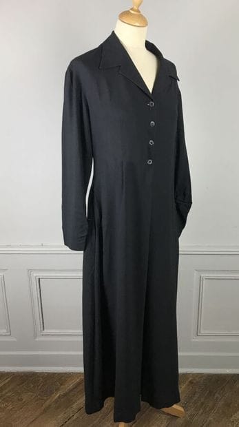 SYBILLA pour GIBO

Robe longue noire en trompe...