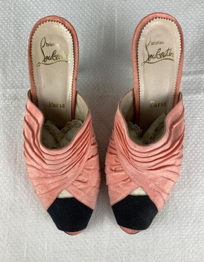 CHRISTIAN LOUBOUTIN

Paire de mules en toile...