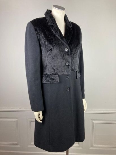 FUTURE OZBEK

Manteau 7/8 en lainage noir,...