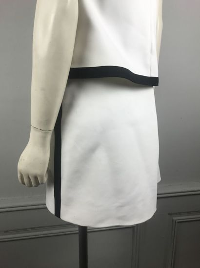 COURREGES numéro 093867 et 093950, circa...