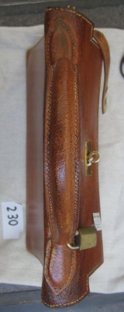 HERMES Paris

Kelly 32 bag in beige pigskin,...