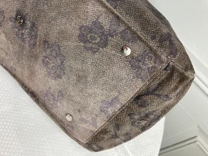 VIVIENNE WESTWOOD

Sac porté main en daim...